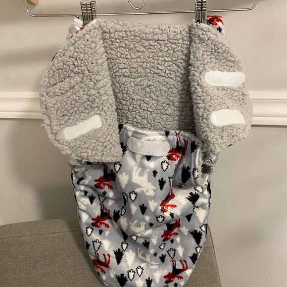 GENTLY USED SHERPA LINED BABY SWADDLE - Picture 5 of 9